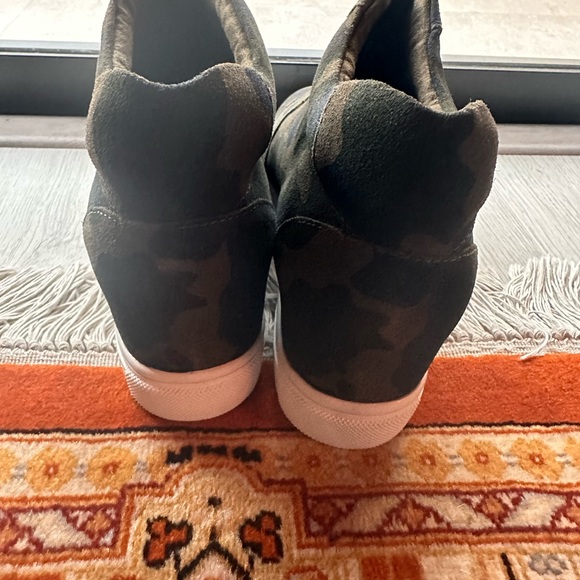 Blondo Waterproof Wedge Camo Booties- Suze 9.5 - Picture 3 of 6